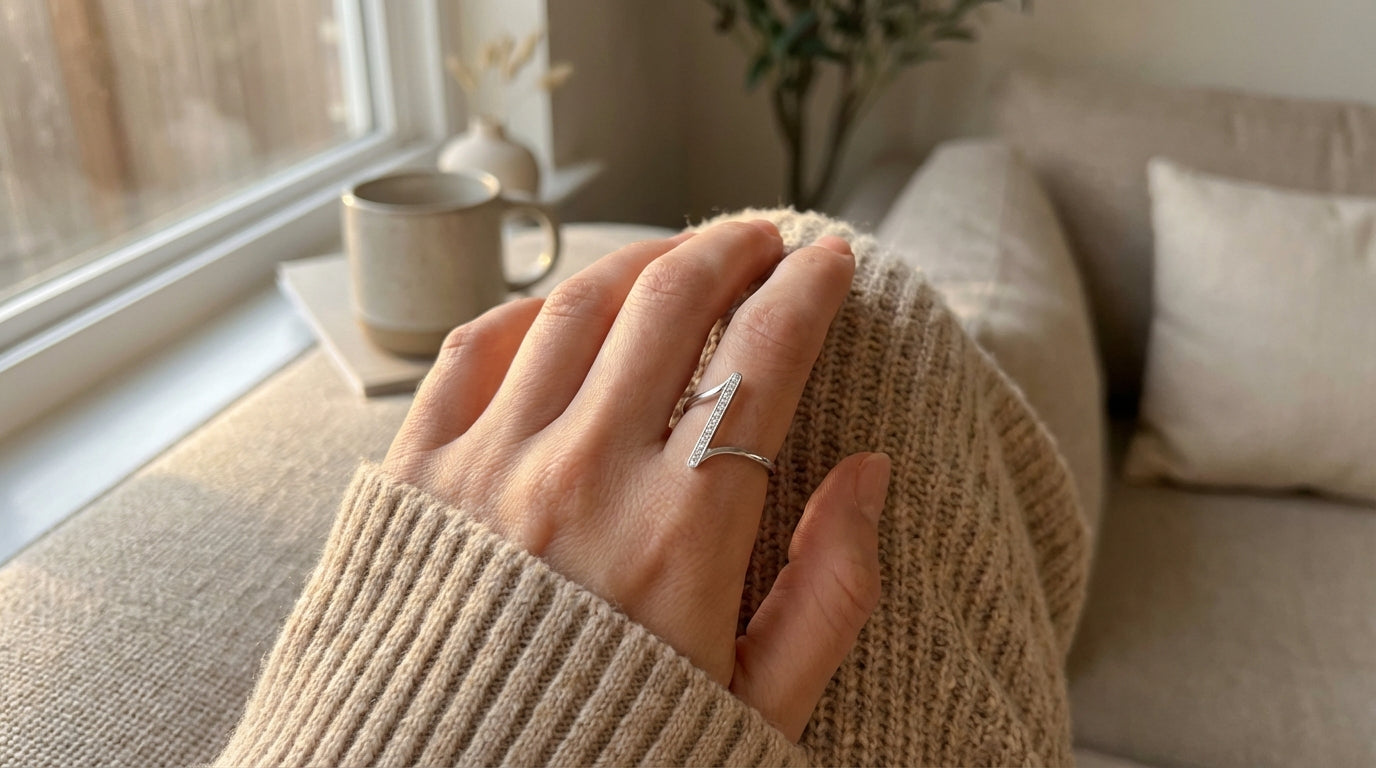 Pavé Wave Bar Ring – Gold & Silver